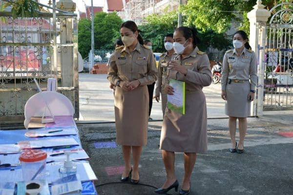 ภาพประกอบข่าว ลำดับที่ 16 จาก ตรวจเยี่ยมโรงเรียนโรงเรียนที่เปิดเทอมวันแรก เพื่อตรวจเยี่ยมความพร้อมในการจัดการเรียนการสอนของสถานศึกษาในสังกัด