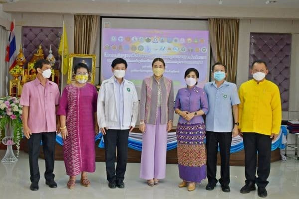 ภาพประกอบข่าว ลำดับที่ 12 จาก ร่วมพิธีเปิดและลงนามบันทึกข้อตกลงความร่วมมือ โครงการประชุมภาคีเครือข่ายและจัดทำแผนบูรณาการการดำเนินงาน ตามพระราชดำริ สมเด็จพระกนิษฐาธิราชเจ้า กรมสมเด็จพระเทพรัตนราชสุดาฯ สยามบรมราชกุมารี ประจำปีงบประมาณ 2565