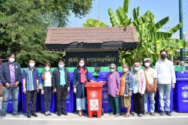 ภาพประกอบข่าว ลำดับที่ 8 จาก มอบถังขยะให้กับตัวแทนชุมชน ทั้ง 15 ชุมชน