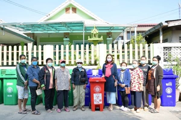 ภาพประกอบข่าว ลำดับที่ 9 จาก มอบถังขยะให้กับตัวแทนชุมชน ทั้ง 15 ชุมชน