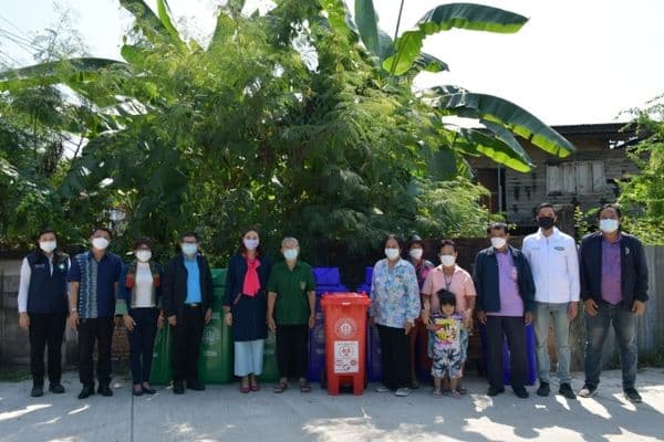 ภาพประกอบข่าว ลำดับที่ 15 จาก มอบถังขยะให้กับตัวแทนชุมชน ทั้ง 15 ชุมชน