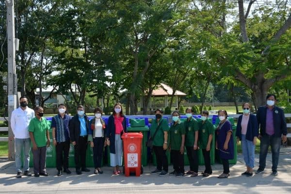 ภาพประกอบข่าว ลำดับที่ 20 จาก มอบถังขยะให้กับตัวแทนชุมชน ทั้ง 15 ชุมชน