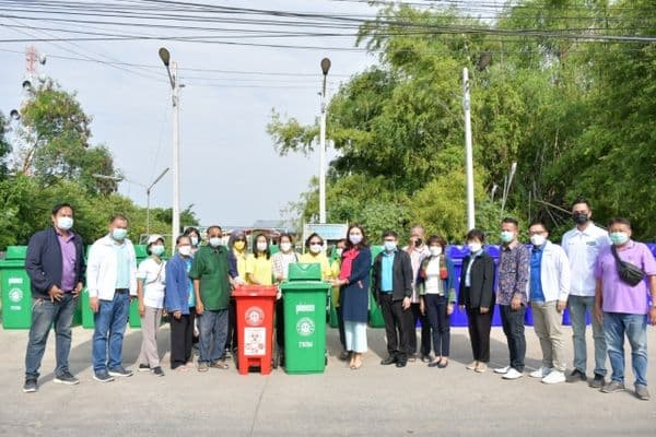 ภาพประกอบข่าว ลำดับที่ 21 จาก มอบถังขยะให้กับตัวแทนชุมชน ทั้ง 15 ชุมชน