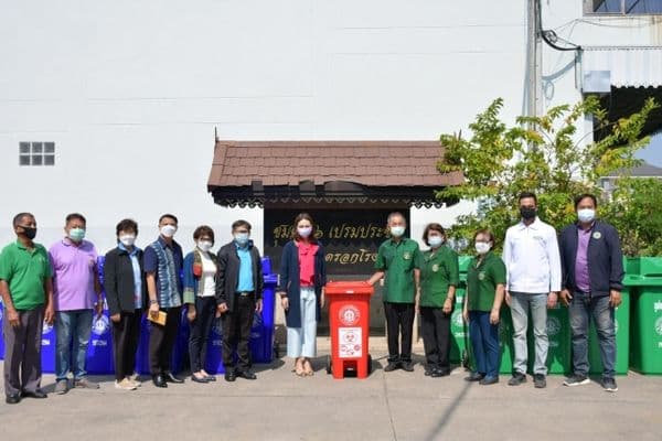 ภาพประกอบข่าว ลำดับที่ 24 จาก มอบถังขยะให้กับตัวแทนชุมชน ทั้ง 15 ชุมชน