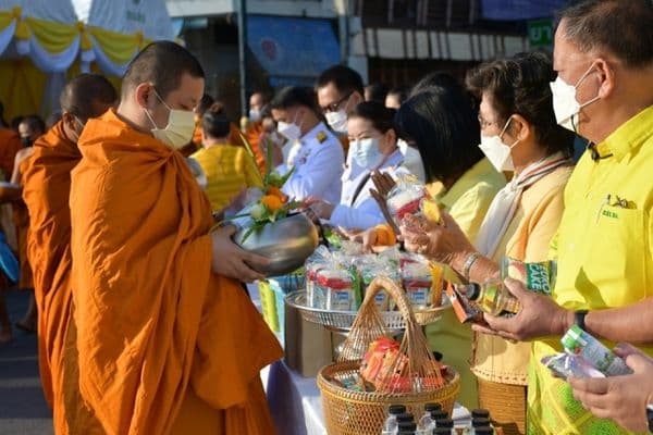 ภาพประกอบข่าว ลำดับที่ 6 จาก กิจกรรมเนื่องในวันคล้ายวันพระบรมราชสมภพ พระบาทสมเด็จพระบรมชนกาธิเบศร มหาภูมิพลอดุลยเดชมหาราช บรมนาถบพิตร วันชาติ และ วันพ่อแห่งชาติ