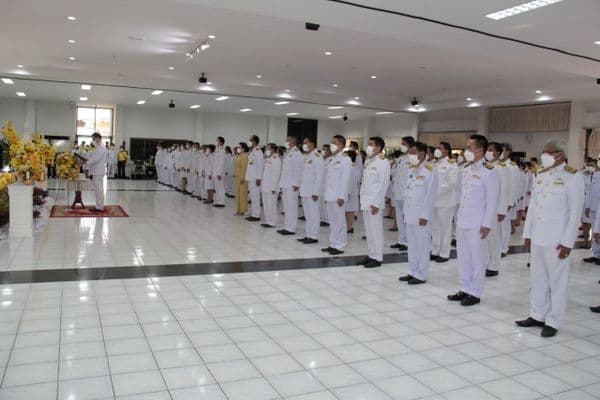 ภาพประกอบข่าว ลำดับที่ 1 จาก พิธีถวายพานพุ่มดอกไม้และพิธีถวายบังคม วันชาติ และ วันพ่อแห่งชาติ 5 ธันวาคม 2564