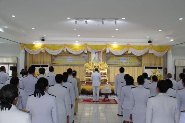 ภาพประกอบข่าว ลำดับที่ 5 จาก พิธีถวายพานพุ่มดอกไม้และพิธีถวายบังคม วันชาติ และ วันพ่อแห่งชาติ 5 ธันวาคม 2564