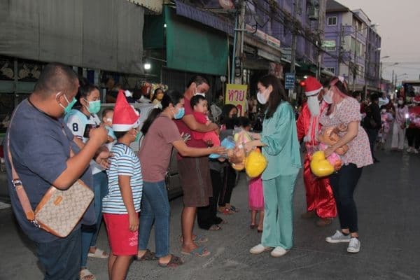 ภาพประกอบข่าว ลำดับที่ 5 จาก มอบของขวัญให้กับเด็กๆในวันคริสมาสต์
