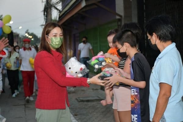 ภาพประกอบข่าว ลำดับที่ 6 จาก มอบของขวัญให้กับเด็กๆในวันคริสมาสต์