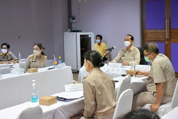 ภาพประกอบข่าว ลำดับที่ 1 จาก ประชุมหารือเพื่อปรับปรุงขอบเขตงานโครงการจัดทำแผน ปฏิบัติการ ด้านการอนุรักษ์และพัฒนาเมืองเก่าอุทัยธานี