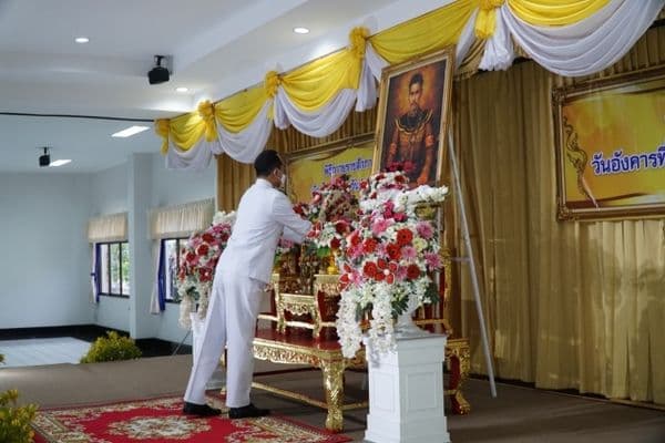 ภาพประกอบข่าว ลำดับที่ 3 จาก พิธีถวายราชสักการะสมเด็จพระเจ้าตากสินมหาราช เทิดทูนสถาบันพระมหากษัตริย์
