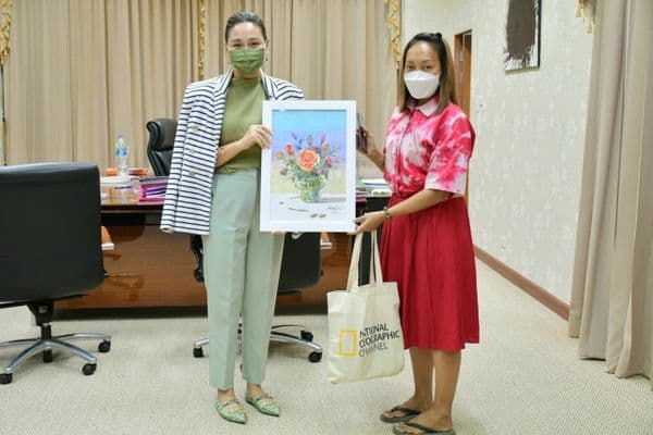 ภาพประกอบข่าว ลำดับที่ 1 จาก อวยพรปีใหม่นายกฯปานัดฌา ไทยเศรษฐ์ นายกเทศมนตรีเมืองอุทัยธานี