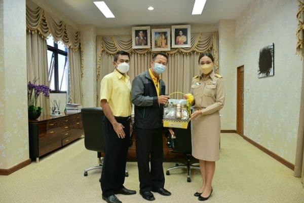 ภาพประกอบข่าว ลำดับที่ 4 จาก อวยพรปีใหม่นายกฯปานัดฌา ไทยเศรษฐ์ นายกเทศมนตรีเมืองอุทัยธานี