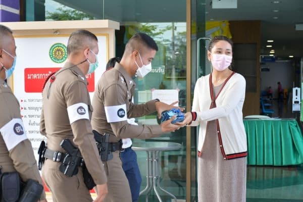 ภาพประกอบข่าว ลำดับที่ 8 จาก อวยพรปีใหม่นายกฯปานัดฌา ไทยเศรษฐ์ นายกเทศมนตรีเมืองอุทัยธานี