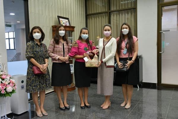 ภาพประกอบข่าว ลำดับที่ 12 จาก อวยพรปีใหม่นายกฯปานัดฌา ไทยเศรษฐ์ นายกเทศมนตรีเมืองอุทัยธานี