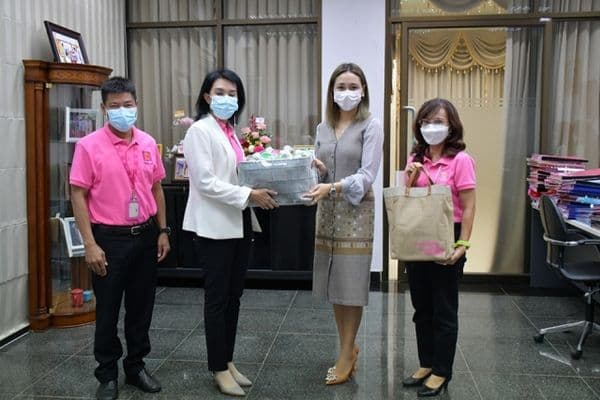 ภาพประกอบข่าว ลำดับที่ 8 จาก มอบกระเช้าอวยพรปีใหม่