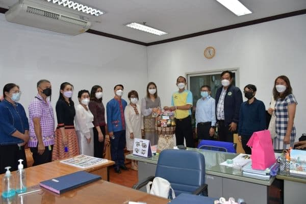 ภาพประกอบข่าว ลำดับที่ 4 จาก มอบกระเช้าอวยพรปีใหม่