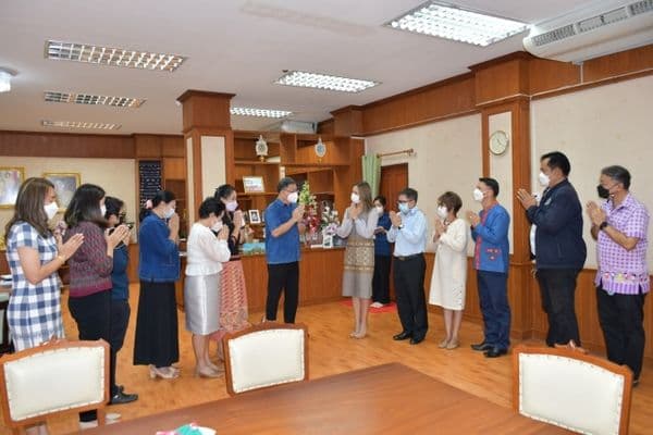 ภาพประกอบข่าว ลำดับที่ 3 จาก มอบกระเช้าอวยพรปีใหม่