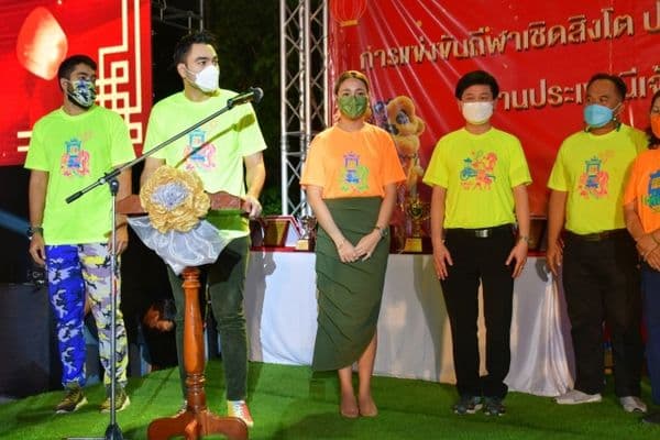 ภาพประกอบข่าว ลำดับที่ 5 จาก ร่วมพิธีเปิดและมอบโล่รางวัลการแข่งขันสิงโตกระโดดเสาดอกเหมยชิงแชมป์ประเทศไทย จังหวัดอุทัยธานี