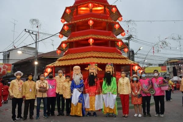 ภาพประกอบข่าว ลำดับที่ 13 จาก งานประเพณีแห่เจ้าพ่อเจ้าแม่เมืองอุทัยธานี ประจำปี 2564-2565