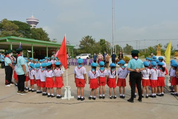 ภาพประกอบข่าว ลำดับที่ 10 จาก พิธีเปิดกิจกรรมโครงการลูกเสือน้อย ประจำปีการศึกษา 2564 ของโรงเรียนเทศบาลบ้านปากกะบาด