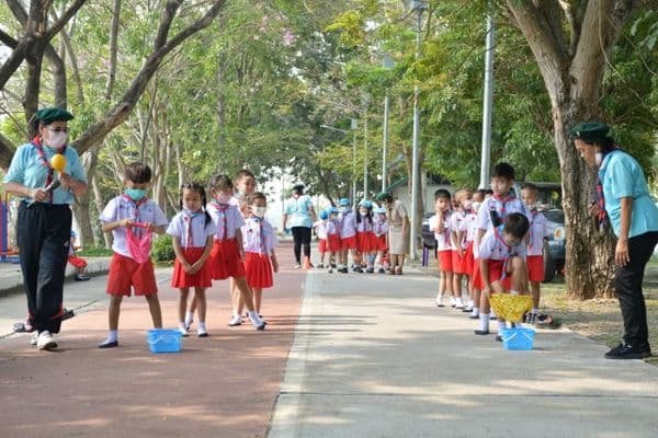 ภาพประกอบข่าว ลำดับที่ 12 จาก พิธีเปิดกิจกรรมโครงการลูกเสือน้อย ประจำปีการศึกษา 2564 ของโรงเรียนเทศบาลบ้านปากกะบาด