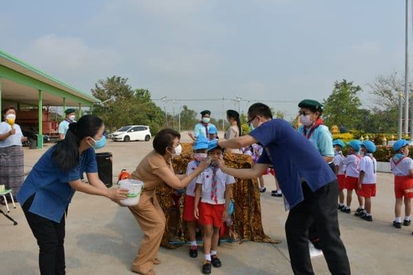 ภาพประกอบข่าว ลำดับที่ 13 จาก พิธีเปิดกิจกรรมโครงการลูกเสือน้อย ประจำปีการศึกษา 2564 ของโรงเรียนเทศบาลบ้านปากกะบาด