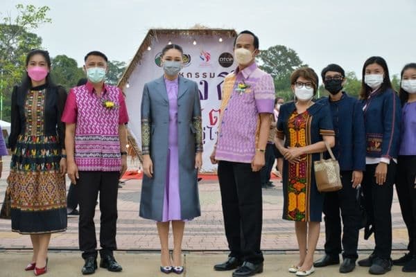 ภาพประกอบข่าว ลำดับที่ 2 จาก งานมหกรรมของดี วิถีสตรี เมืองอู่ไท เนื่องในวันสตรีสากล ประจำปี 2565