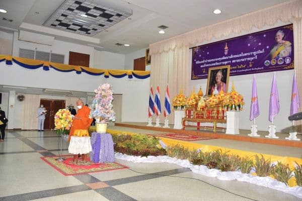 ภาพประกอบข่าว ลำดับที่ 2 จาก พิธีวันที่ระลึกพระบาทสมเด็จพระนั่งเกล้าเจ้าอยู่หัว พระมหาเจษฎาราชเจ้า และวันข้าราชการพลเรือน ประจำปี 2565
