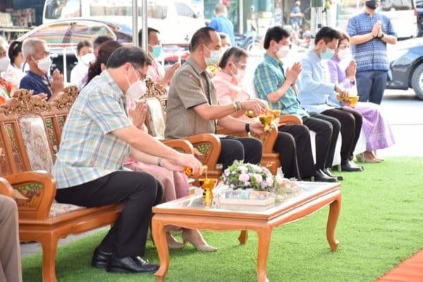 ภาพประกอบข่าว ลำดับที่ 1 จาก พิธีเจริญพระพุทธมนต์เย็น เนื่องในประเพณีวันสงกรานต์ ประจำปี​ 2565​