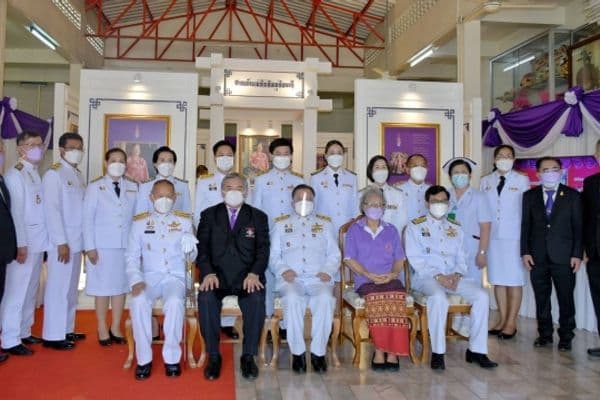 ภาพประกอบข่าว ลำดับที่ 2 จาก ร่วมพิธีสมโภชกระถางธูปพระราชทาน