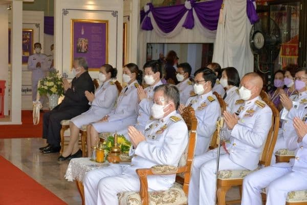 ภาพประกอบข่าว ลำดับที่ 5 จาก ร่วมพิธีสมโภชกระถางธูปพระราชทาน