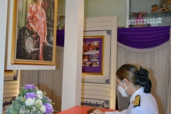 ภาพประกอบข่าว ลำดับที่ 7 จาก ร่วมพิธีสมโภชกระถางธูปพระราชทาน