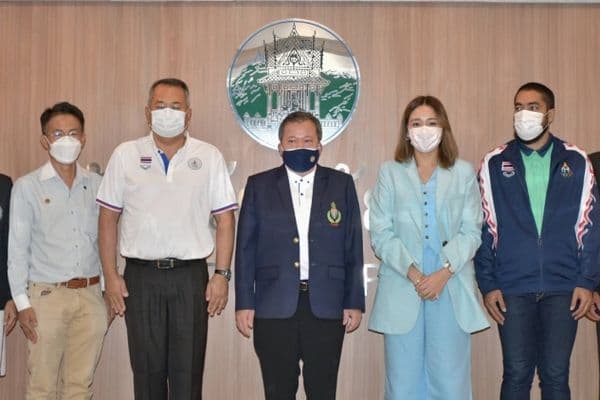 ภาพประกอบข่าว ลำดับที่ 5 จาก ร่วมเป็นเกียรในพิธีมอบเงินรางวัลให้กับนักกีฬา และผู้ฝึกสอนที่ทำชื่อเสียงให้กับจังหวัดอุทัยธานี