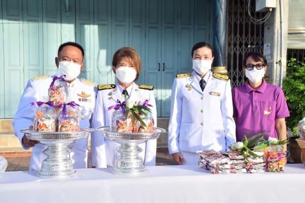 ภาพประกอบข่าว ลำดับที่ 5 จาก พิธีทำบุญตักบาตรถวายพระราชกุศล 3 มิถุนายน 2565 (ภาคเช้า)