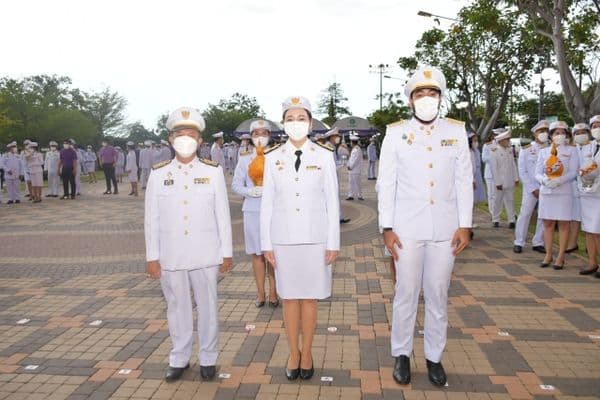 ภาพประกอบข่าว ลำดับที่ 2 จาก ถวายเครื่องราชสักการะ (พานพุ่มทอง-พานพุ่มเงิน)
