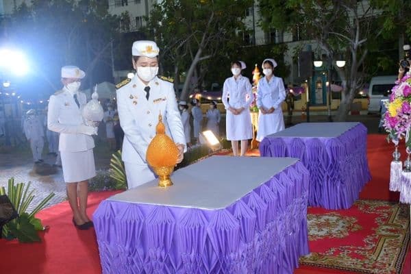 ภาพประกอบข่าว ลำดับที่ 4 จาก ถวายเครื่องราชสักการะ (พานพุ่มทอง-พานพุ่มเงิน)