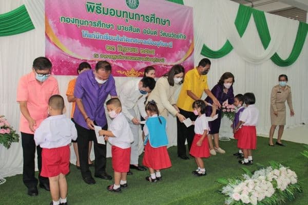 ภาพประกอบข่าว ลำดับที่ 3 จาก ร่วมเป็นเกียรติ​มอบทุนการศึกษา​ กองทุนการศึกษา​นายสันต อนันต์ วัฒนวิกย์กิจ