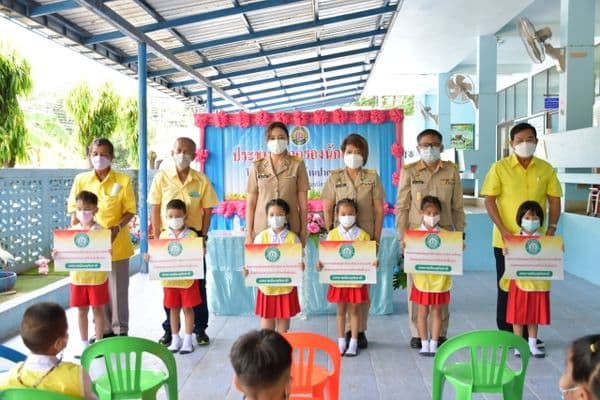 ภาพประกอบข่าว ลำดับที่ 3 จาก ประชุมผู้ปกครองนักเรียนและมอบปัจจัยพื้นฐาน โรงเรียนเทศบาลบ้านปากกะบาด