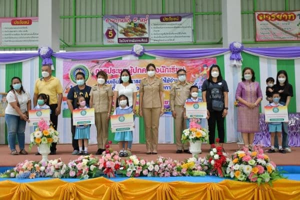 ภาพประกอบข่าว ลำดับที่ 2 จาก ประธานการประชุมผู้ปกครองนักเรียนและมอบปัจจัยพื้นฐาน โรงเรียนเทศบาลวัดหลวงราชาวาส สาธิตมหาวิทยาลัยรามคำแหง