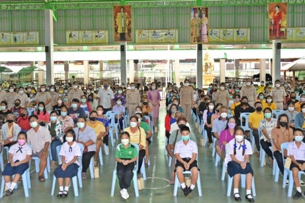 ภาพประกอบข่าว ลำดับที่ 4 จาก ประธานการประชุมผู้ปกครองนักเรียนและมอบปัจจัยพื้นฐาน โรงเรียนเทศบาลวัดหลวงราชาวาส สาธิตมหาวิทยาลัยรามคำแหง
