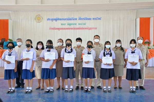 ภาพประกอบข่าว ลำดับที่ 2 จาก ประชุมผู้ปกครองนักเรียนและมอบปัจจัยพื้นฐาน โรงเรียนชุมชนเทศบาลวัดมณีสถิตกปิฏฐาราม