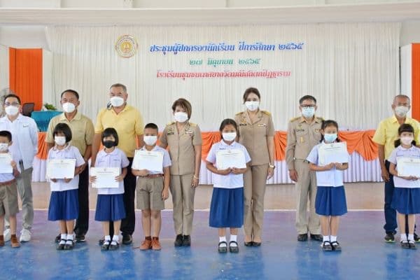 ภาพประกอบข่าว ลำดับที่ 4 จาก ประชุมผู้ปกครองนักเรียนและมอบปัจจัยพื้นฐาน โรงเรียนชุมชนเทศบาลวัดมณีสถิตกปิฏฐาราม