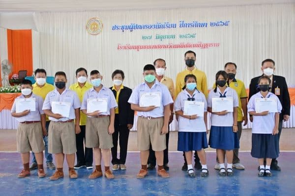 ภาพประกอบข่าว ลำดับที่ 5 จาก ประชุมผู้ปกครองนักเรียนและมอบปัจจัยพื้นฐาน โรงเรียนชุมชนเทศบาลวัดมณีสถิตกปิฏฐาราม