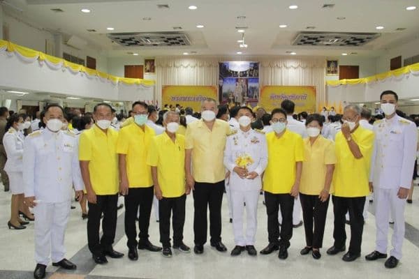 ภาพประกอบข่าว ลำดับที่ 2 จาก พิธีจุดเทียนถวายพระพรชัยมงคลเนื่องในวันเฉลิมพระชนมพรรษาสมเด็จพระเจ้าอยู่หัว 70 พรรษา