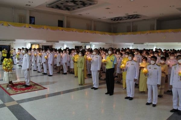 ภาพประกอบข่าว ลำดับที่ 3 จาก พิธีจุดเทียนถวายพระพรชัยมงคลเนื่องในวันเฉลิมพระชนมพรรษาสมเด็จพระเจ้าอยู่หัว 70 พรรษา