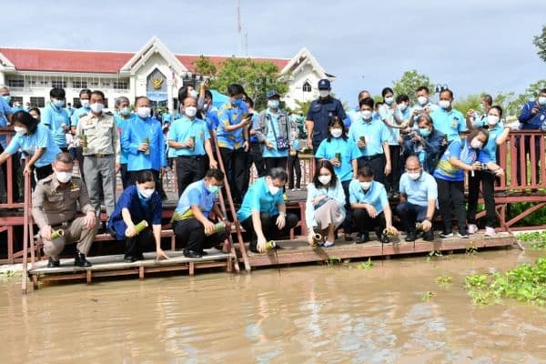 ภาพประกอบข่าว ลำดับที่ 3 จาก กิจกรรมปวงประชาร่วมใจ คืนน้ำใสให้แผ่นดิน ภายใต้โครงการและกิจกรรมเฉลิมพระเกียรติสมเด็จพระนางเจ้าสิริกิต์ พระบรมราชินีนาถ พระบรมราชชนนีพันปีหลวง