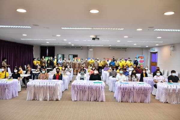 ภาพประกอบข่าว ลำดับที่ 2 จาก อบรมโครงการอบรมผู้ประกอบการด้านสุขาภิบาล ประจำปีงบประมาณ 2565 หลักสูตรอบรมผู้ประกอบกิจการและผู้สัมผัสอาหาร