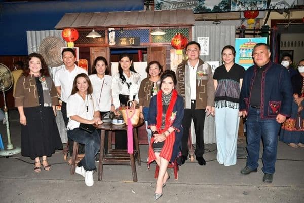 ภาพประกอบข่าว ลำดับที่ 2 จาก เปิดงานอัตลักษณ์ผ้าทอกะเหรี่ยงร่วมสมัย CHIYA KAREN WEAVING 2022