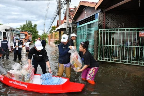 ภาพประกอบข่าว ลำดับที่ 2 จาก ลงพื้นที่ตรวจดูน้ำท่วมขังบริเวณตลาดเทศบาล